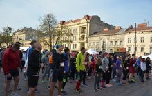 Фото 3: Мер Львова привітав учасників «Run the World. Львівський напівмарафон»