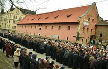 Фото 9: У Львові тисячі людей спільно молились під час Хресної ходи