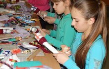 Фото 8: Дітки з сімей учасників АТО вчились виготовляти ляльки-мотанки