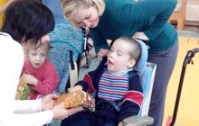 Фото 1: Вихованцям центру «Джерело» Миколай передав солодкі подарунки