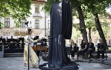 Фото 8: На площі Маланюка урочисто відкрили скульптуру Франца Ксавера Моцарта