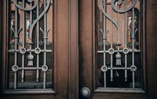Фото 6: На вул. Лисенка відреставрували «плющеву» браму