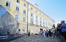 Фото 2: До Львова привезли відтворену мозаїку «Боривітер»