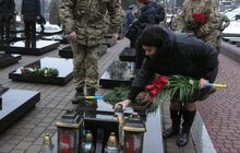 Фото 2: З нагоди Дня Збройних Сил України у Львові на Личакові вшанували новітніх Героїв