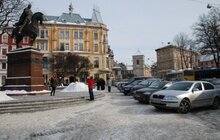 Фото 1: Водії приватних автомобілів продовжують паркуватись у недозволених місцях