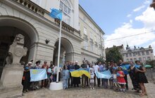 Фото 7: Сьогодні у Львові біля міської Ратуші майорить прапор кримських татар