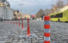 Фото 3: Для безперешкодного руху трамваїв на розі вулиць Руська-Підвальна встановили делініатори