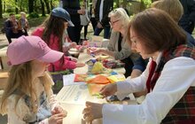 Фото 1: У День міста львівські школярі зібрали для військових майже 2 млн грн