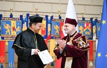 Фото 1: У Львівському університеті почесного доктора отримав міністр закордонних справ Польщі Радослав Сікорський