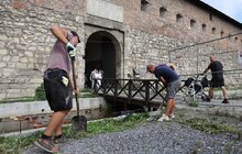 Фото 13: Між оборонним муром Бернардинів і вул. Винниченка відновлюють ремонтні роботи (відео)