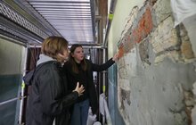 Фото 1: У Львові мешканцям показують як правильно реставрувати цінні стінописи