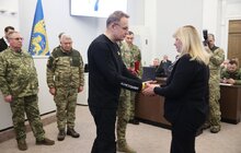 Фото 14: У мерії Львова посмертно нагородили львів'ян, які боронили незалежність України