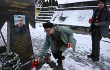 Фото 13: Вифлеємський вогонь миру першими отримали рідні полеглих захисників України на Личаківському цвинтарі
