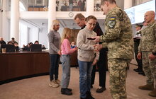 Фото 8: У Львові 30 захисників посмертно нагородили «Почесним знаком Святого Юрія» за оборону України (фото)
