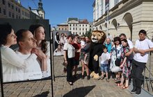 Фото 15: У центрі Львова відкрили фотовиставку про прийомні сім’ї та тих, хто дарує дітям любов