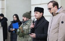 Фото 10: У День спротиву окупації Криму в центрі Львова підняли кримськотатарський прапор (відео)