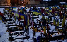 Фото 22: Вифлеємський вогонь миру першими отримали рідні полеглих захисників України на Личаківському цвинтарі