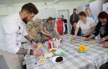 Фото 10: Як у модульному містечку у Львові випікали паску за особливим рецептом (фото/відео)