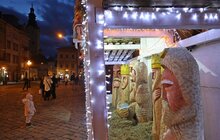 Фото 2: У центрі Львова встановили різдвяну шопку (відео)