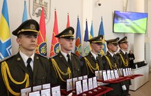 Фото 1: До Дня Національної гвардії у Львові 30 захисників посмертно нагородили «Почесним знаком Святого Юрія» (фото)