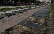 Фото 8: У Львові на Личаківському військовому цвинтарі відновили роботи з ексгумації давніх поховань: демонтовують радянські плити (відео)