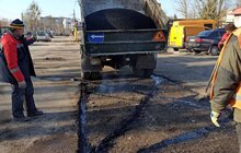 Фото 3: На вихідних комунальні служби проводили ямковий ремонт: використали 72,6 тонн асфальту