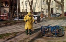 Фото 65: На території Львова проводять миття і дезінфекцію дитячих майданчиків