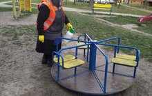 Фото 48: Комунальні служби дезінфікують місто: миють вулиці, тротуари, зупинки транспорту, сходові клітки будинків