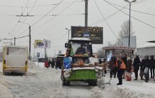 Фото 10: Зранку працювало 93 одиниці снігоочисної техніки