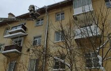 Фото 1: Мерія закликає мешканців бути особливо обережними через нависання буруль та снігу