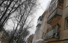 Фото 2: Снігоприбиральна техніка працює на вулицях міста: чистять вулиці від снігу і ліквідовують нависання бурульок