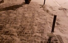 Фото 28: Для посипання доріг від ожеледиці минулої доби використано 527 м3 піскосуміші та 186 м3 солі