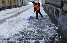 Фото 9: Комунальна техніка і двірники працюють на вулицях міста