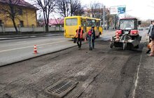 Фото 25: За цей тиждень ШРП вже провели ліквідацію ям площею 1978 м2: ліквідацію ямковості проводили лише гарячим асфальтом