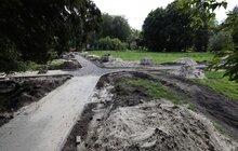 Фото 6: Біля церкви св. Йосафата триває облаштування скверу з новими вуличними меблями та майданчиками