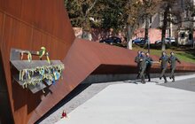 Фото 3: На Меморіалі Героїв Небесної Сотні військові Нацгвардії підняли національний стяг