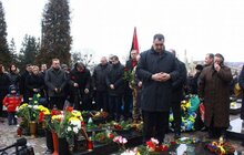 Фото 4: Львів’яни вшанували Героїв Небесної Сотні на Личаківському кладовищі