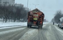 Фото 3: Львів очищають від снігу: вночі працювало 87 прибиральних машин, зранку задіяли ще 12 рейдерів і 63 мотощітки
