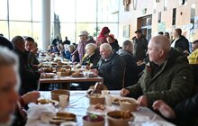 Фото 2: У Львові приготували Великодній сніданок для потребуючих людей