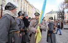 Фото 3: На площі Ринок зачитали відозву про проголошення ЗУНР до 102-ї річниці Листопадового чину