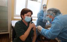 Фото 14: Сьогодні 79 медиків 8-ї міської лікарні Львова отримають щеплення від COVID