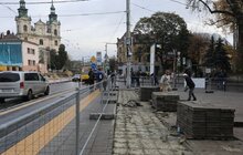 Фото 3: На перехресті вулиць Генерала Чупринки та Степана Бандери почали облаштовувати транспортний хаб (відео)