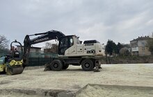 Фото 1: Будівництва нового шляхопроводу на Рясне: підрядник завершив укладання залізобетонних плит для заїзду великогабаритної техніки