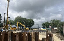 Фото 2: Будівництво шляхопроводу на Рясне: активні роботи тривають з обох сторін споруди