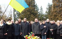 Фото 12: Львів’яни вшанували Героїв Небесної Сотні на Личаківському кладовищі