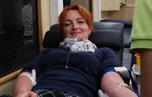 Фото 1: У центрі міста львів’яни та працівники Львівської мерії здали кров для військових