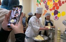 Фото 5: У Львові вимушено переміщені українки спільно з місцевими майстринями випікали пампухи