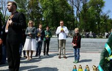 Фото 11: На Личакові помолились на могилах бійців АТО
