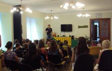 Фото 2: У Міжнародний День молоді відомий легкоатлет Дмитро Дем’янюк власним прикладом заохочував дітей досягати життєвих вершин