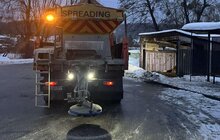 Фото 7: Сьогодні вночі для посипання доріг і тротуарів від ожеледиці використали 277 м³ піскосуміші і солі